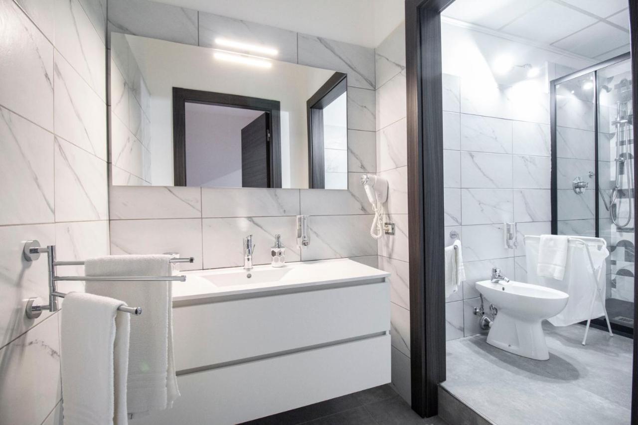Royal Playa Suite And Apartament -Private Parking- Self Chek Out Catania Bagian luar foto