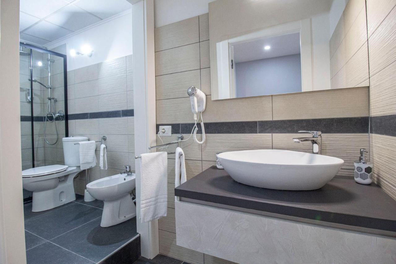 Royal Playa Suite And Apartament -Private Parking- Self Chek Out Catania Bagian luar foto