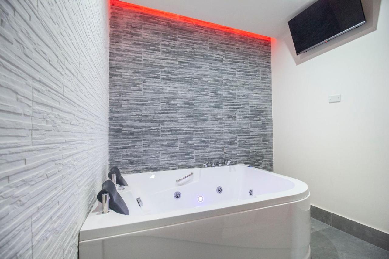Royal Playa Suite And Apartament -Private Parking- Self Chek Out Catania Bagian luar foto