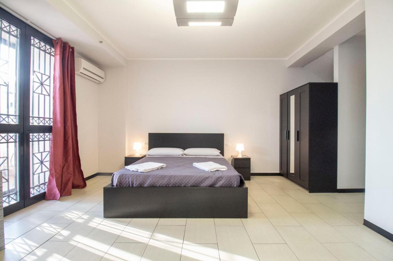 Royal Playa Suite And Apartament -Private Parking- Self Chek Out Catania Bagian luar foto