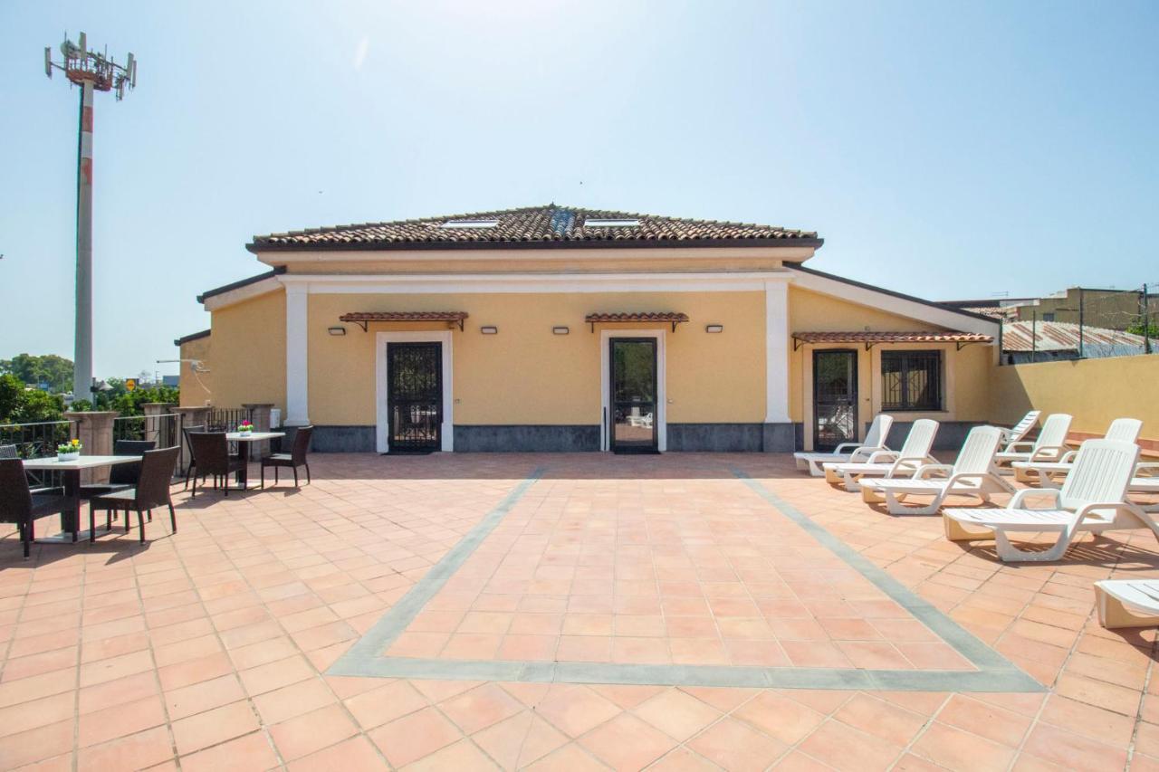 Royal Playa Suite And Apartament -Private Parking- Self Chek Out Catania Bagian luar foto