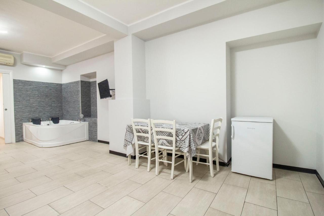 Royal Playa Suite And Apartament -Private Parking- Self Chek Out Catania Bagian luar foto