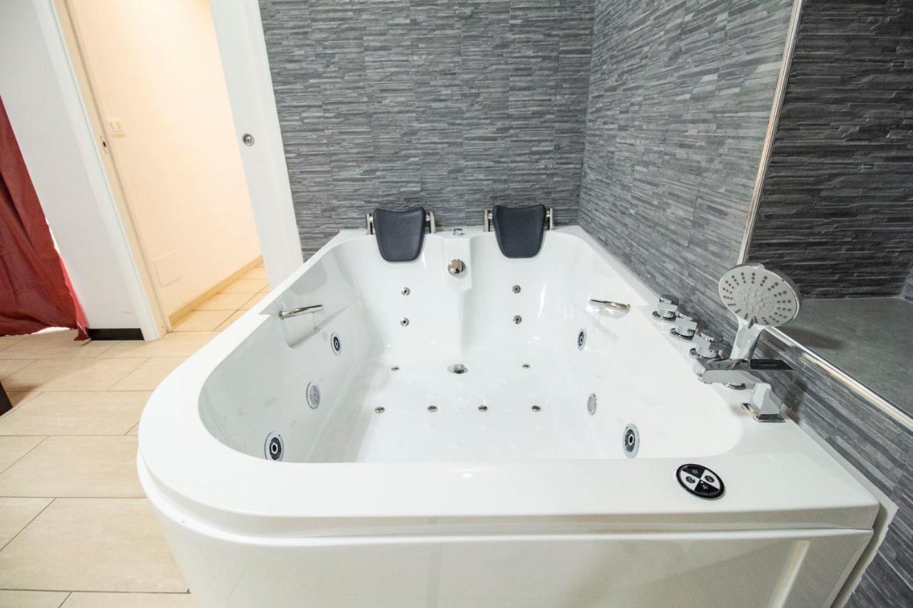 Royal Playa Suite And Apartament -Private Parking- Self Chek Out Catania Bagian luar foto