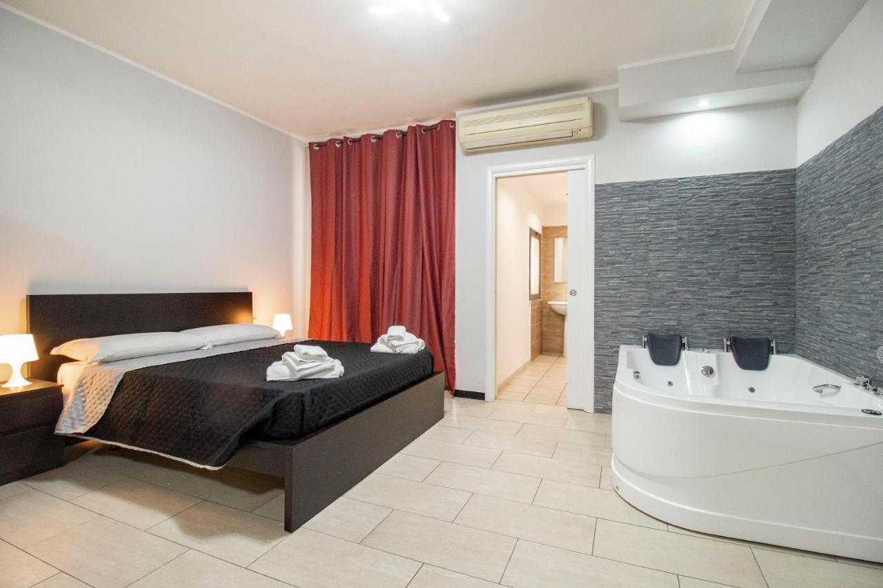 Royal Playa Suite And Apartament -Private Parking- Self Chek Out Catania Bagian luar foto