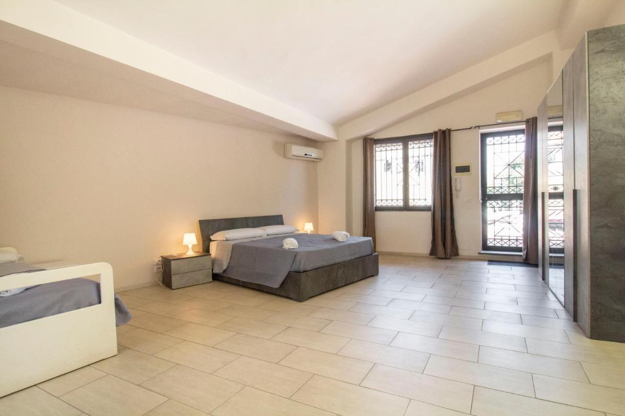 Royal Playa Suite And Apartament -Private Parking- Self Chek Out Catania Bagian luar foto